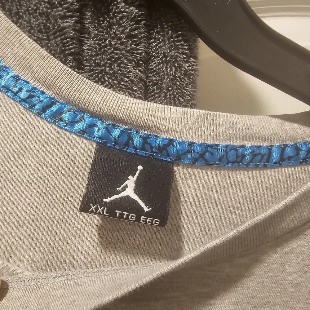 Jordan Gray Tee with Textured Blue Elephant Print Pocket, Size XXL